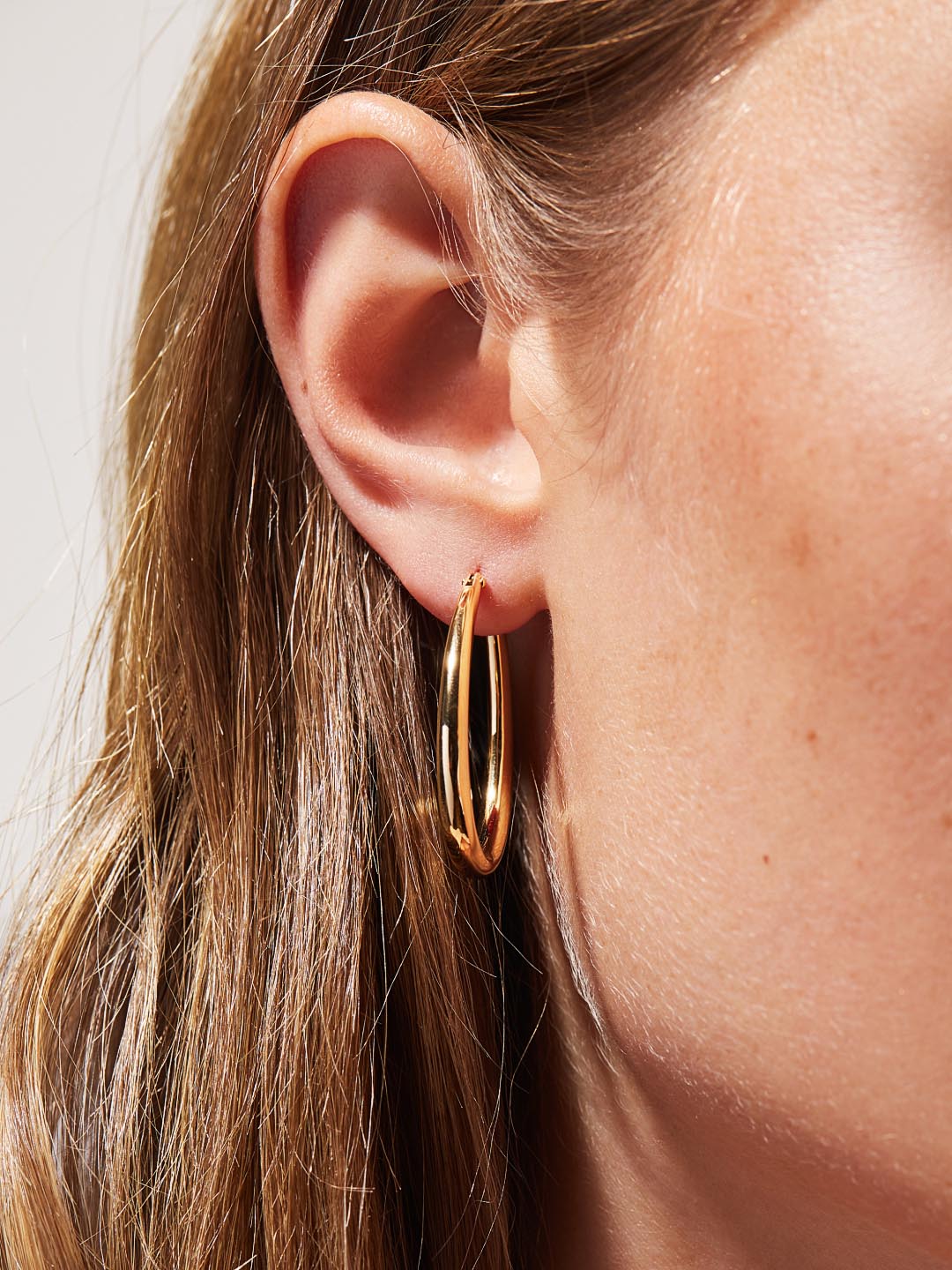 Gold Hoop Earrings - Cuidado