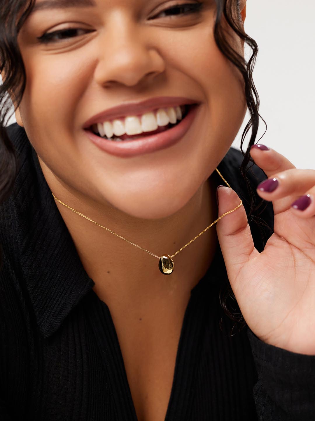 Gold Pendant Necklace - Pebble Mini