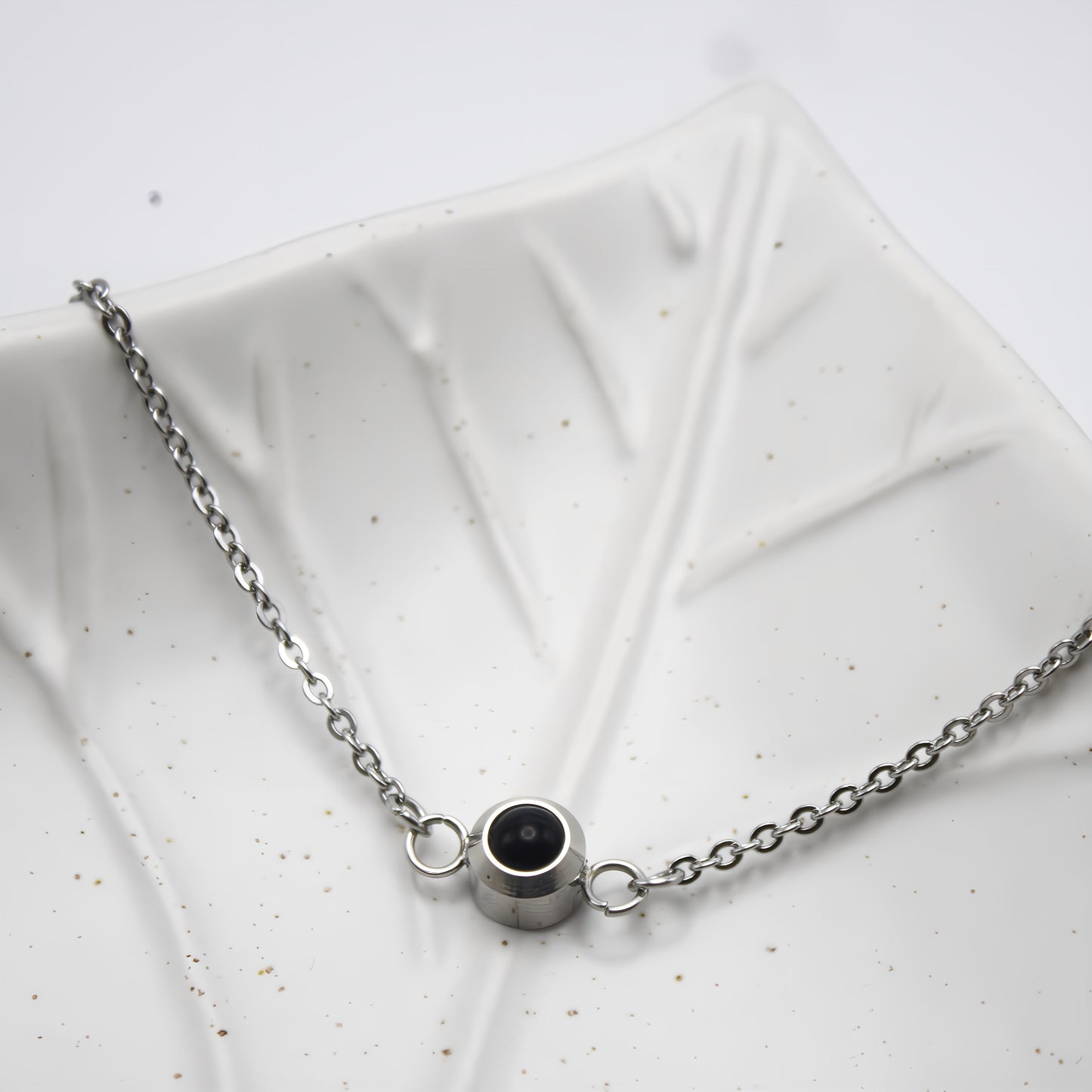 Minimalist Chain Projection Bracelet