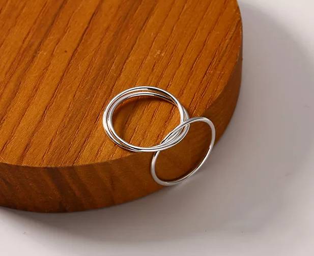 Dainty Interlocking Fidget Ring