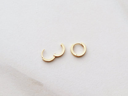 Single Huggie Earring