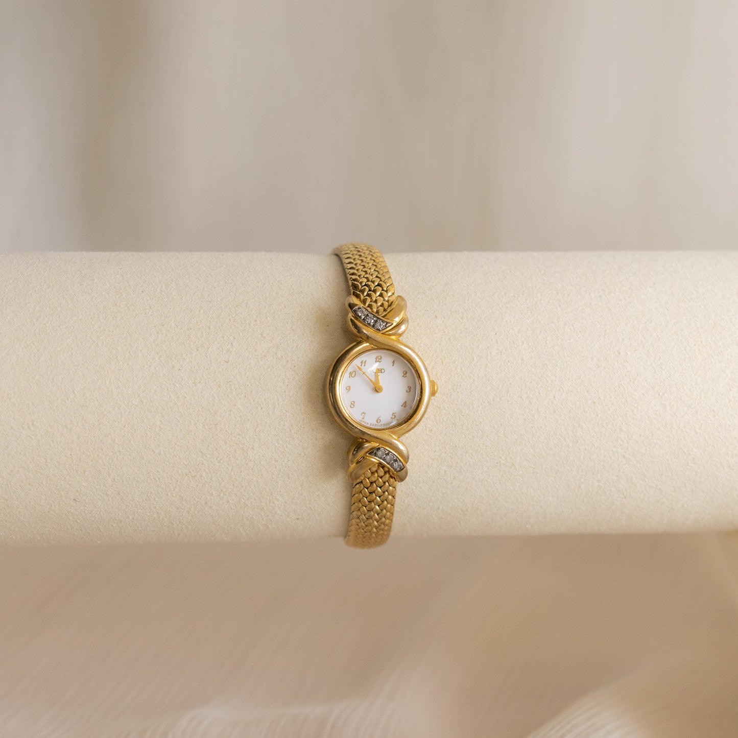 Vintage Yukiko Hanai Round Gold Watch