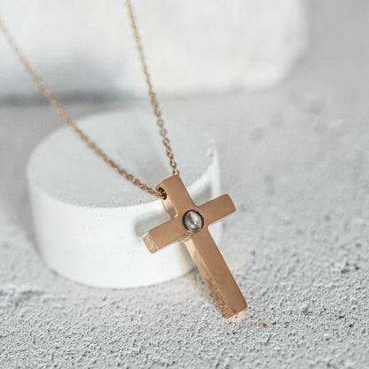 Cross projection necklace