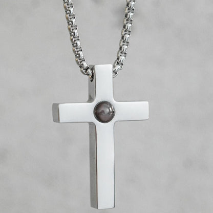 Cross projection necklace