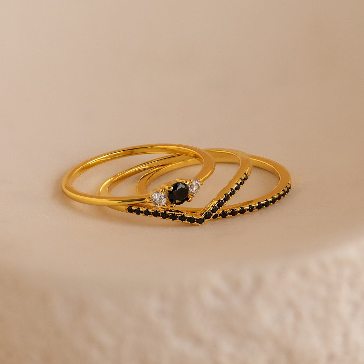 Black Curve Ring Set