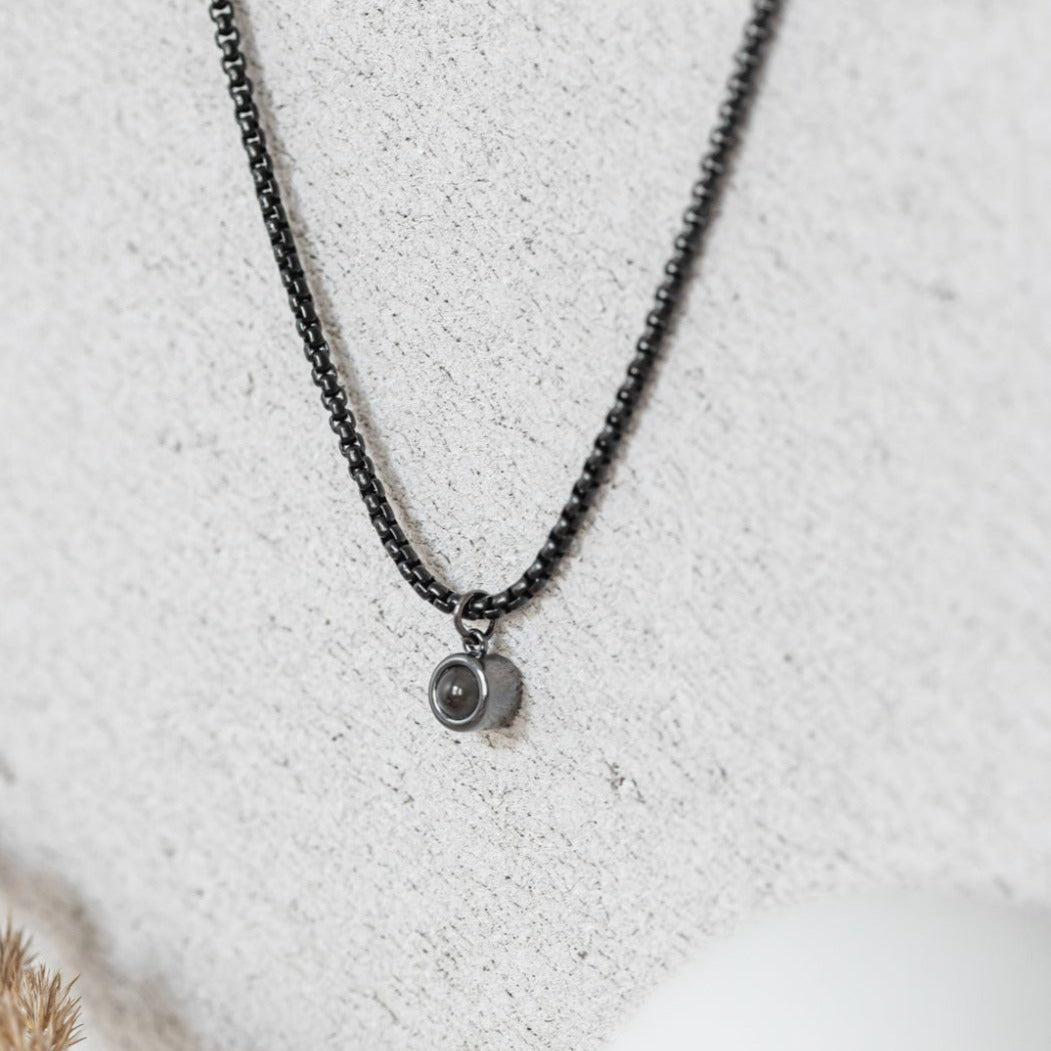 Round projection necklace for men